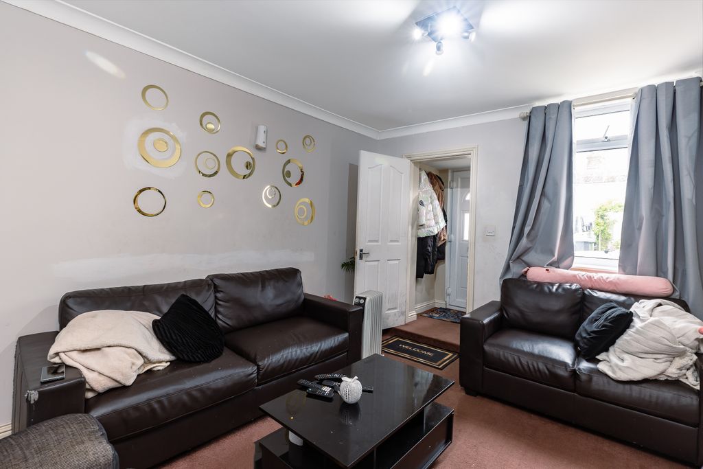 Property photo 2 of 26
