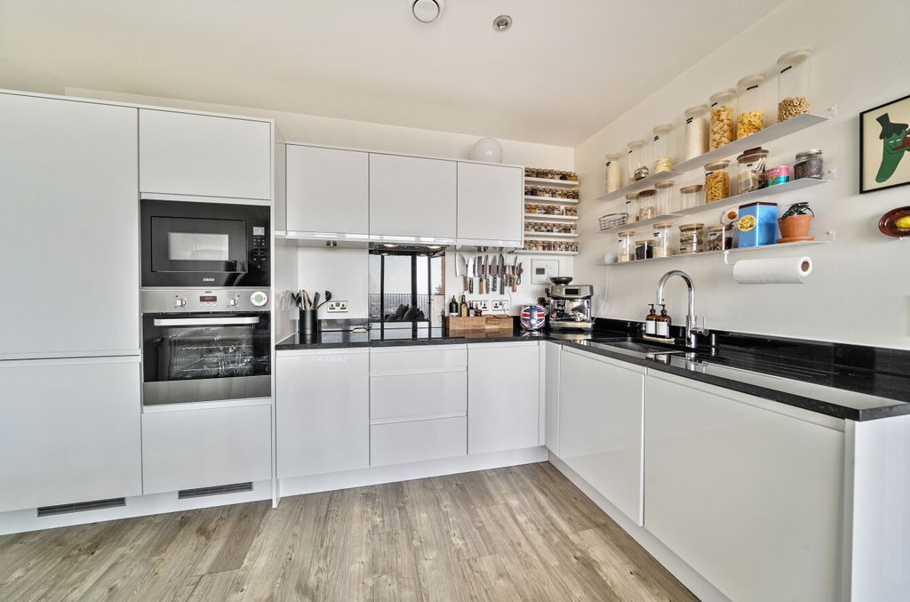 Property photo 2 of 23 1430837-15-69Bc28...