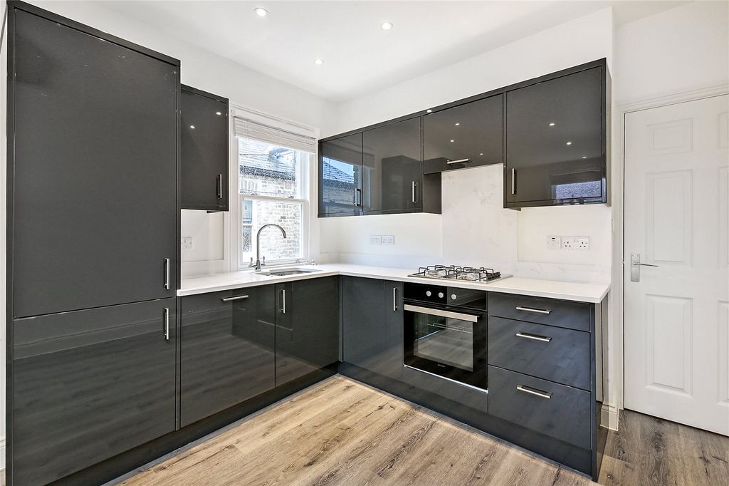 Property photo 2 of 11 Kitchen