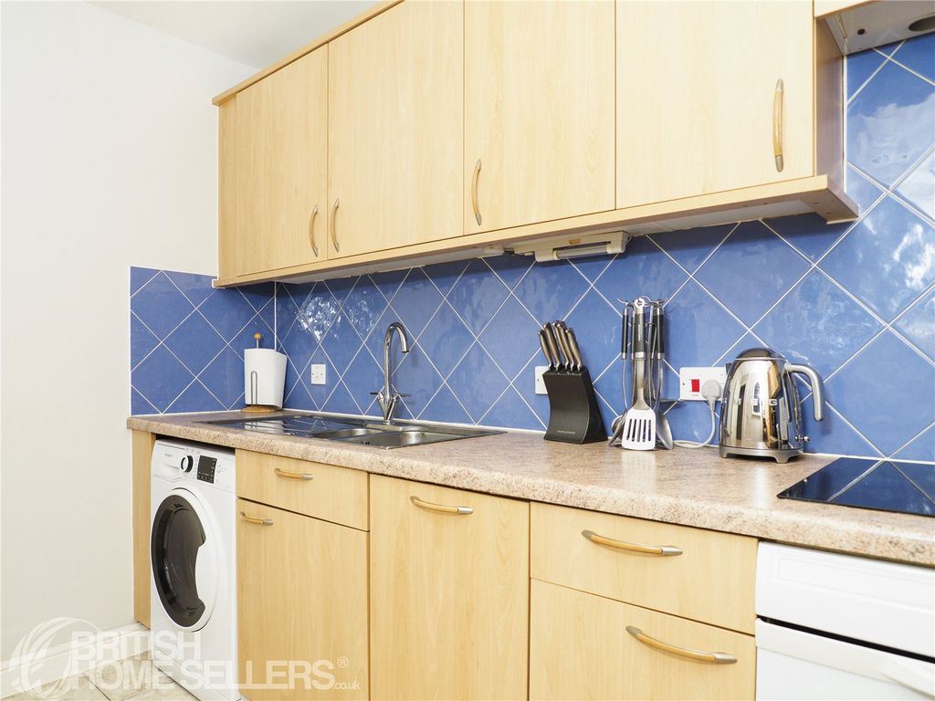 Property photo 3 of 15 Picture No. 12