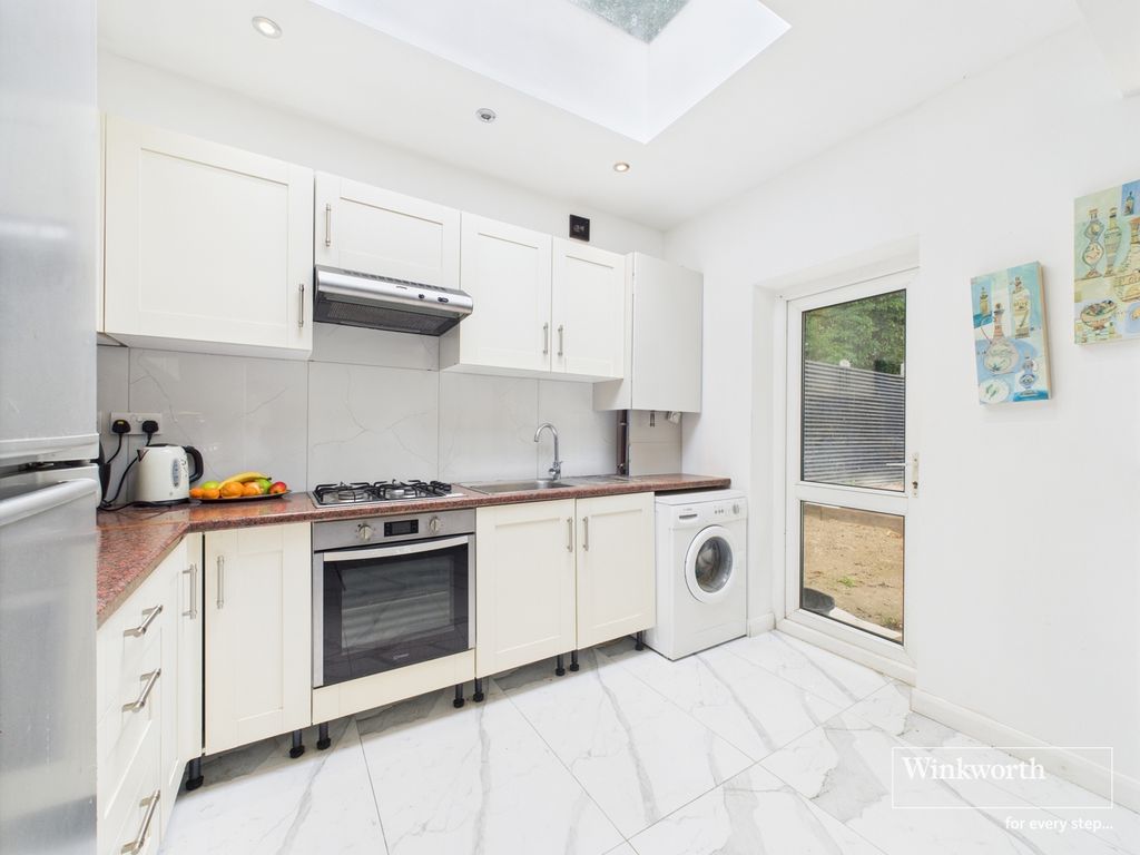 Property photo 2 of 11 Kitchen