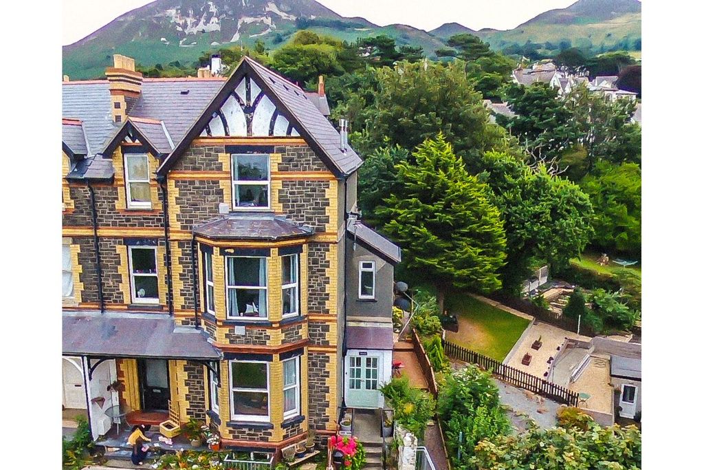 Property photo 1 of 21