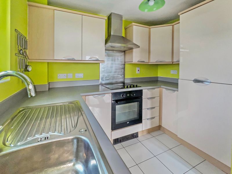 Property photo 3 of 11 Kitchen