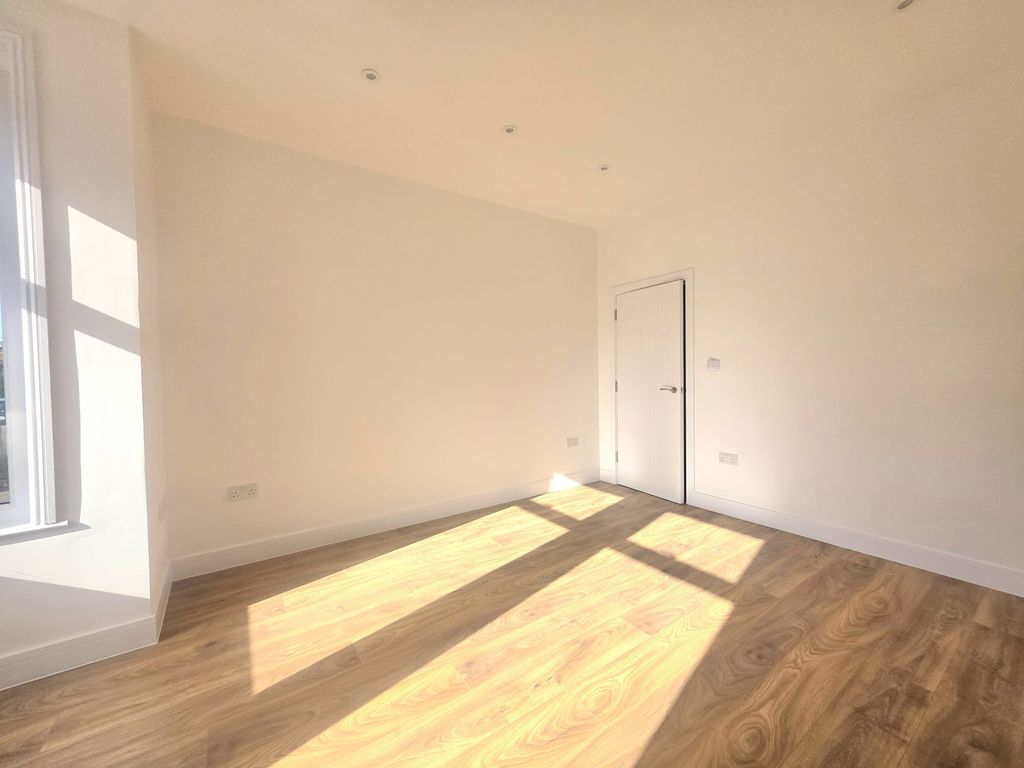 Property photo 3 of 13 10