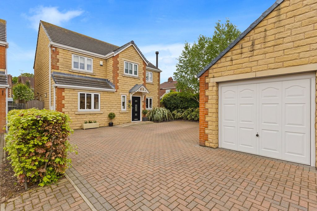 Property photo 1 of 33