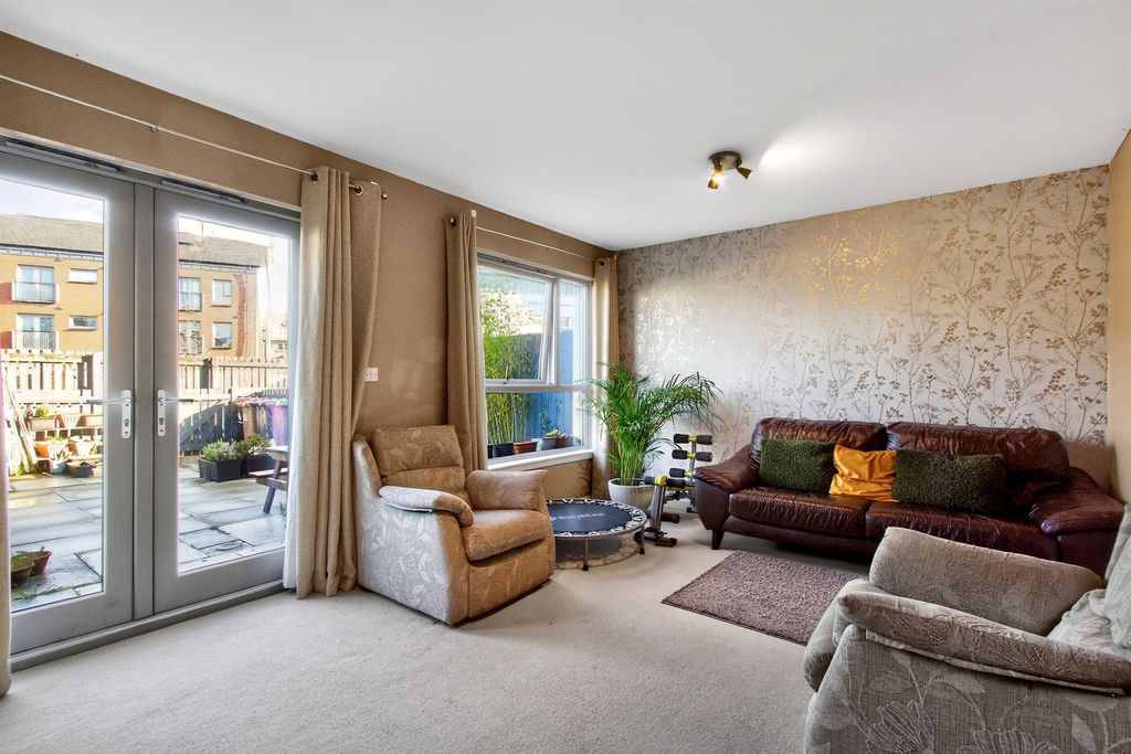 Property photo 2 of 23