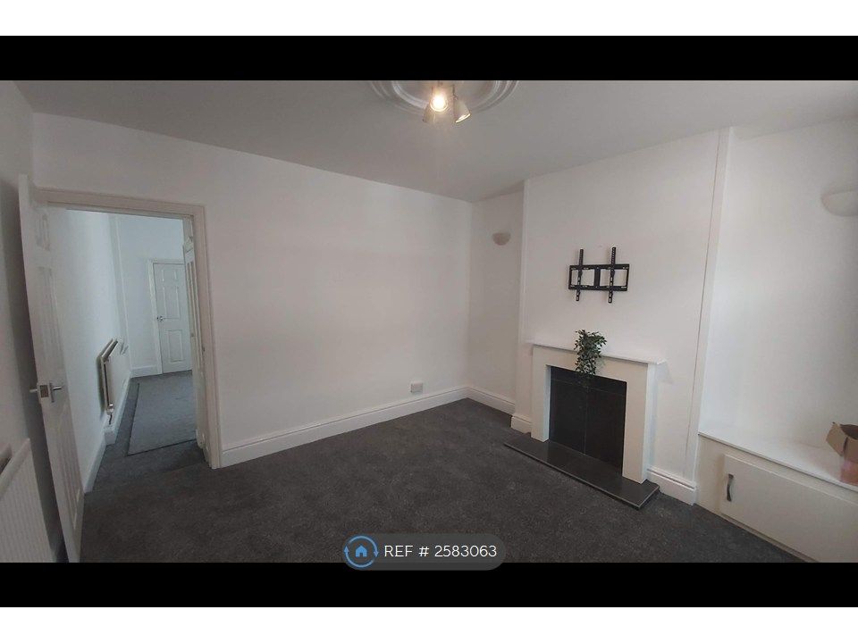 Property photo 2 of 15 Front Lounge