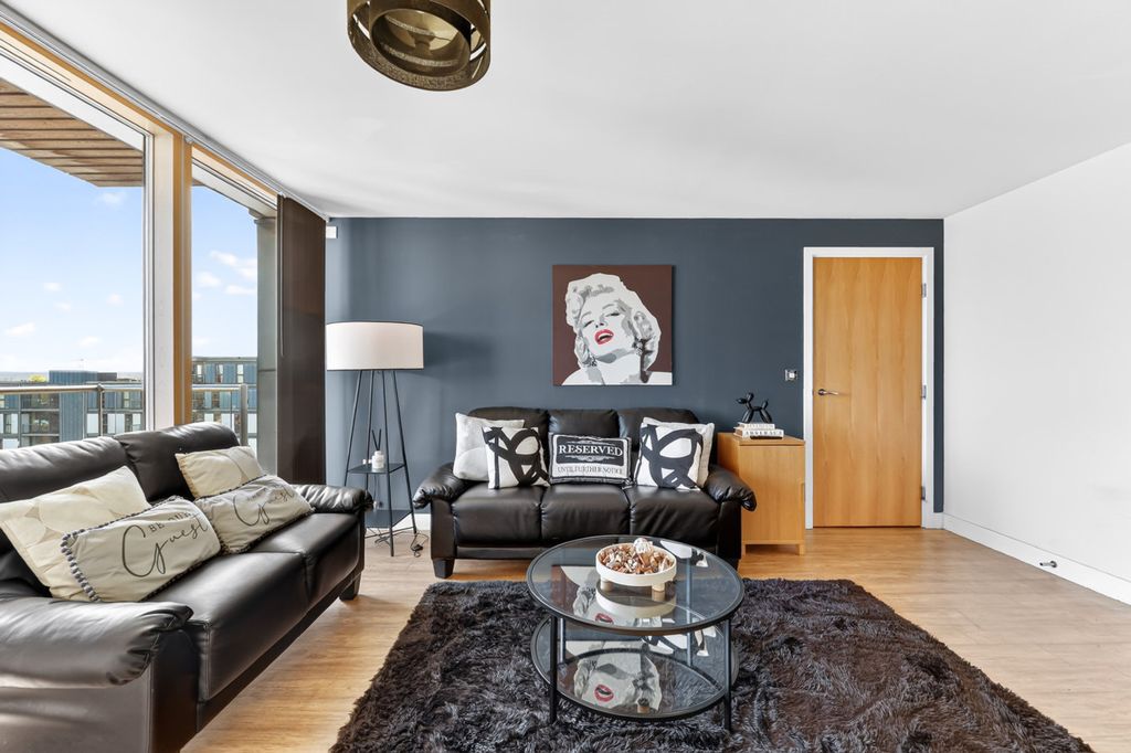 Property photo 1 of 26 Living Room