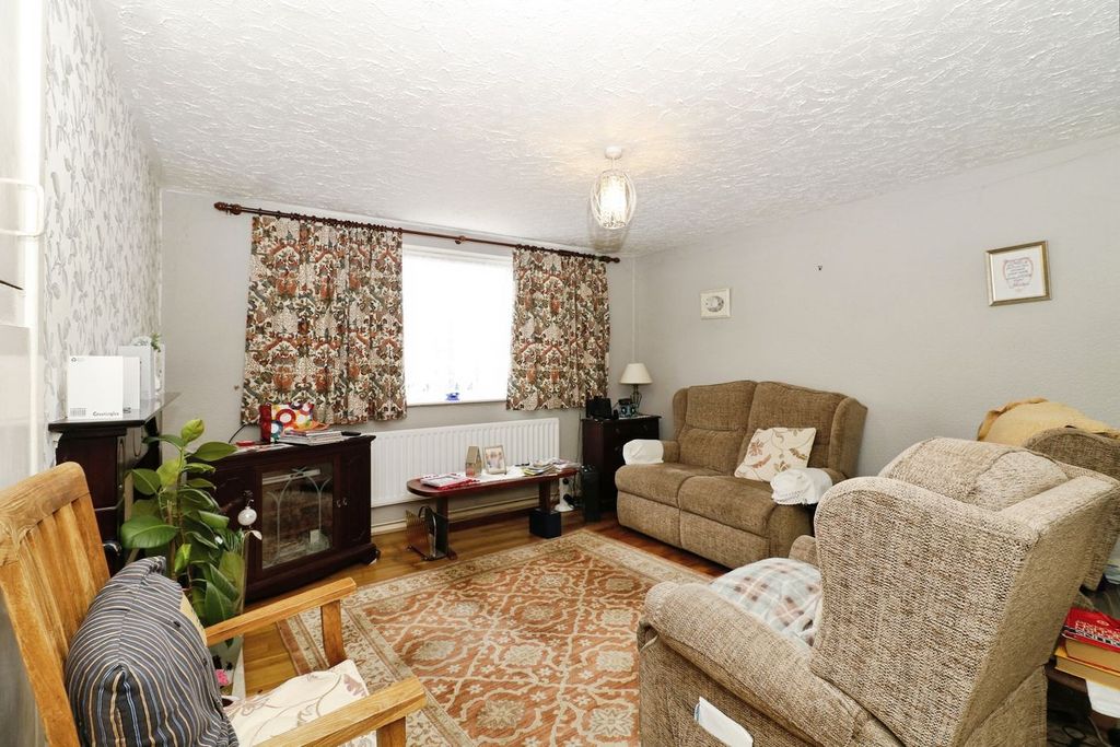 Property photo 2 of 20