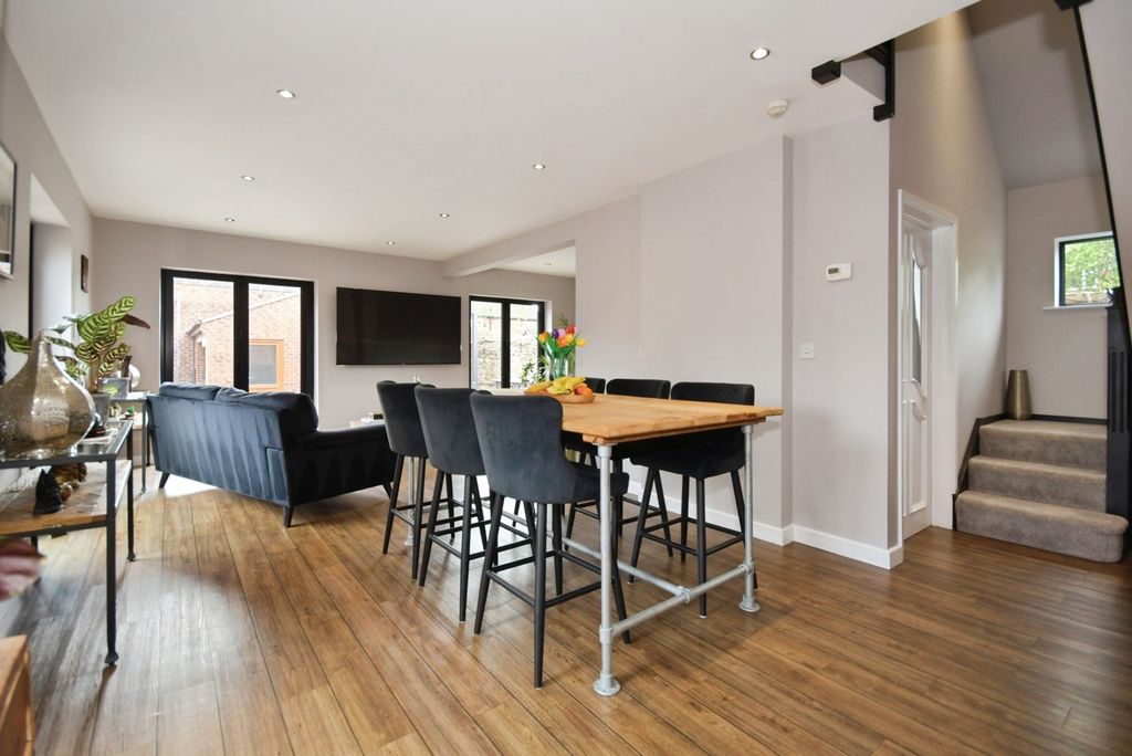 Property photo 2 of 20 Pbox-Img.Jpg