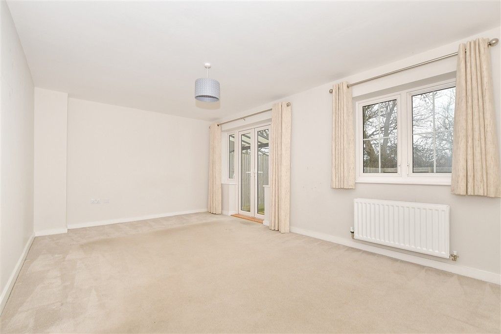 Property photo 1 of 13 Lounge