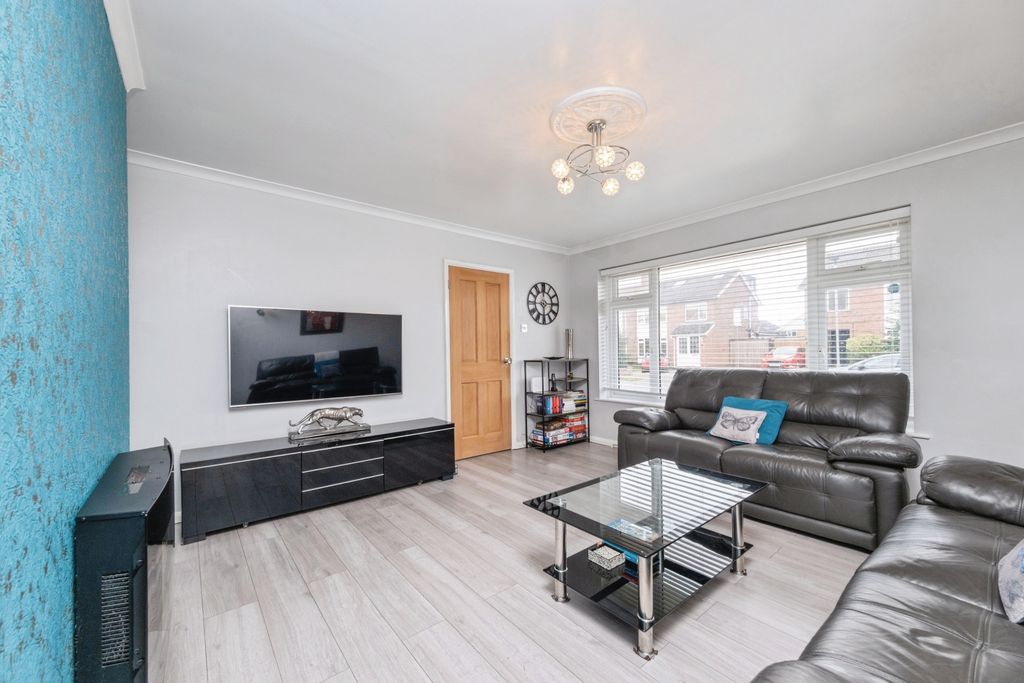 Property photo 3 of 19 Living Room