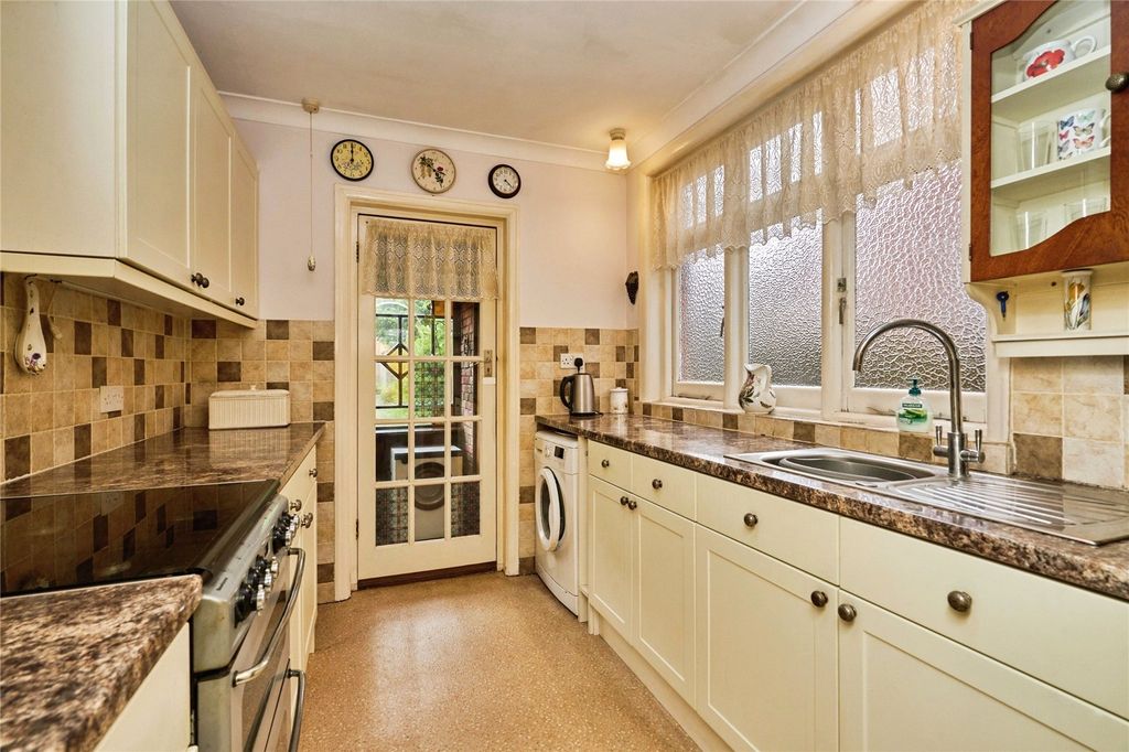 Property photo 3 of 21 Kitchen