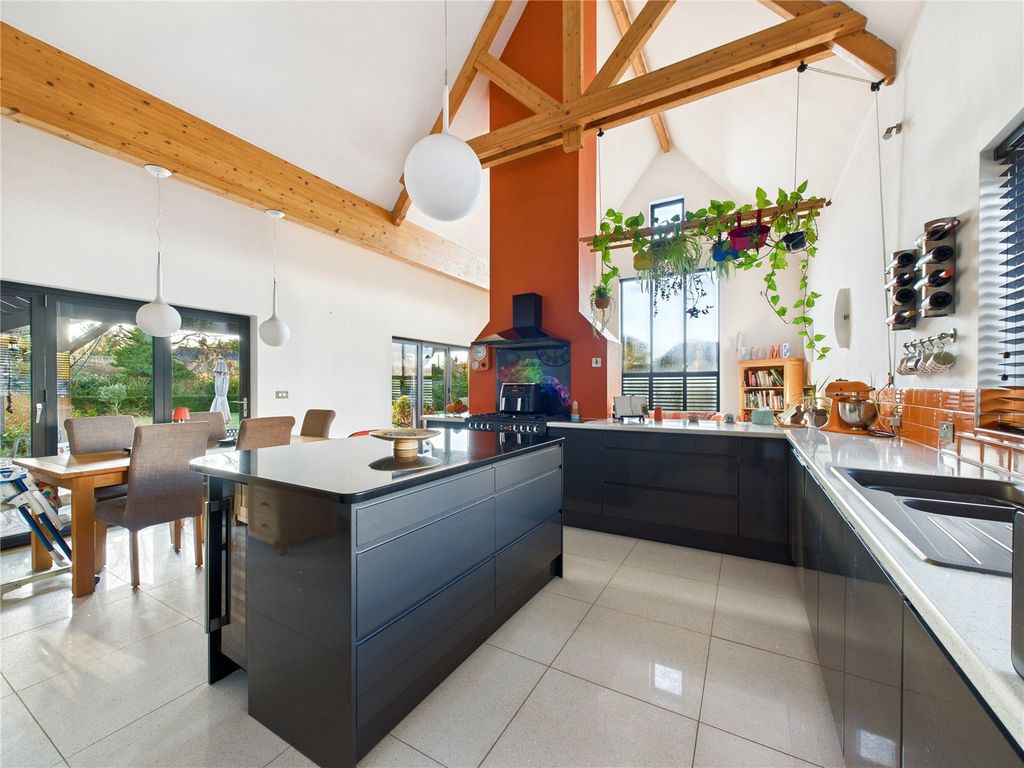 Property photo 3 of 22 Picture No. 09