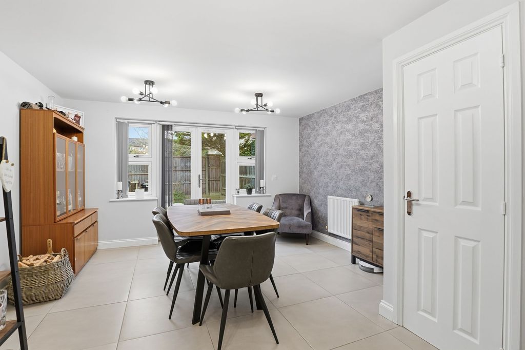 Property photo 3 of 16 Dining Area
