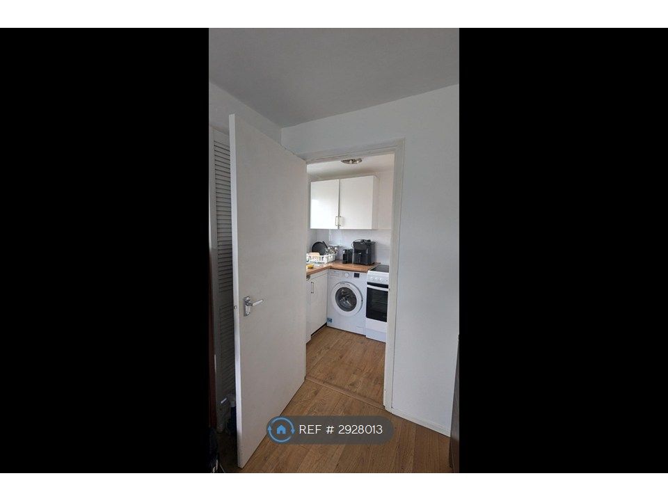 Property photo 3 of 12 Kitchen