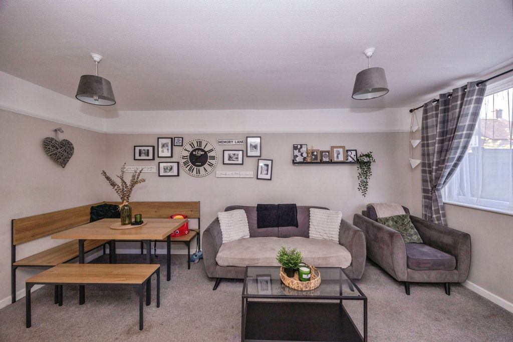 Property photo 2 of 17 Picture No. 09