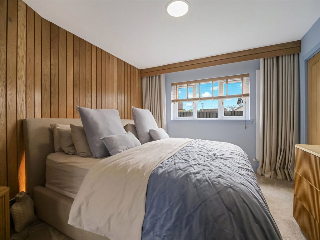Property photo 3 of 21 Master Bedroom