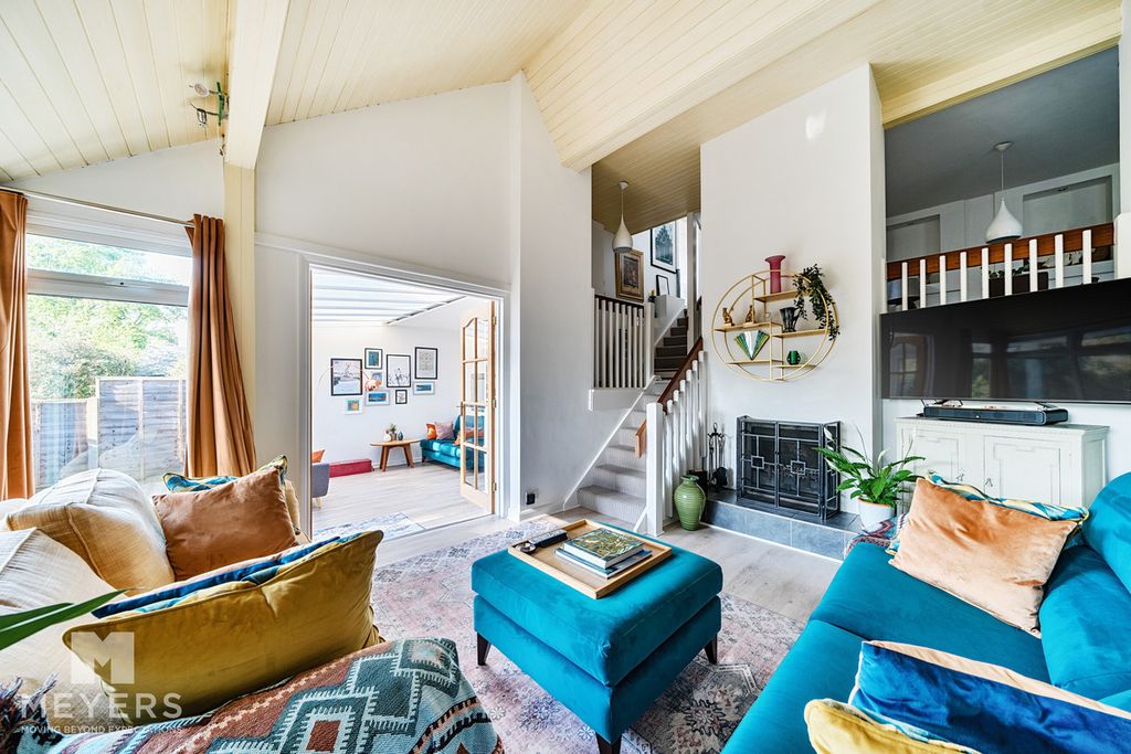 Property photo 2 of 23