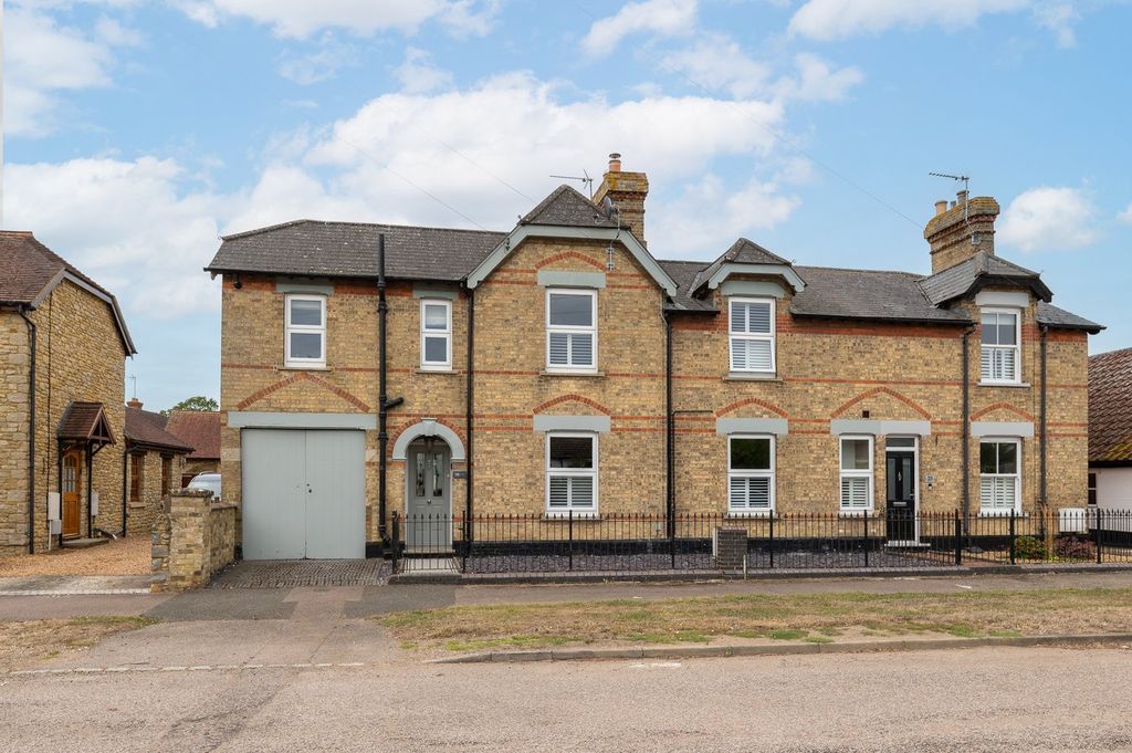 Property photo 2 of 32