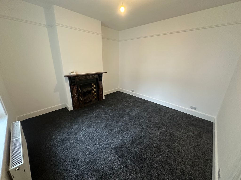 Property photo 3 of 11 Dining Room