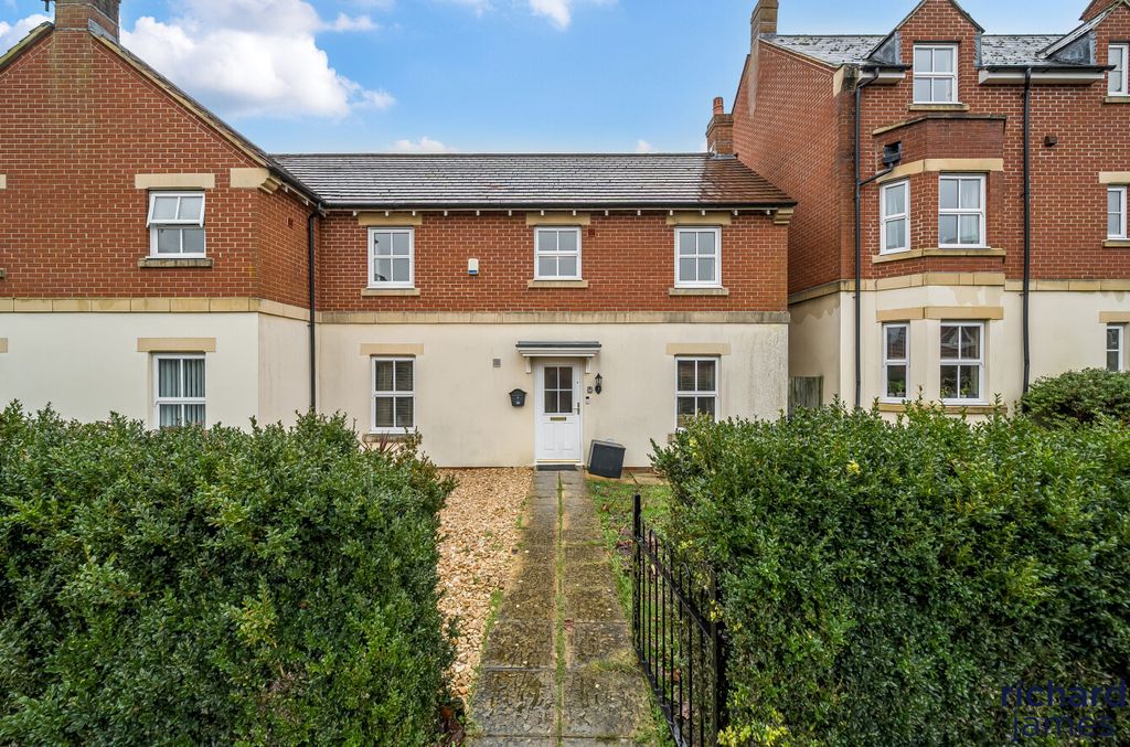 Property photo 1 of 13 F1E62E66F10c474d8E48dc6Aeefbeb4E