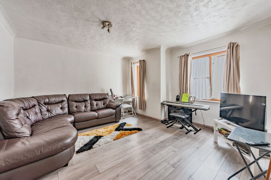 Property photo 3 of 18