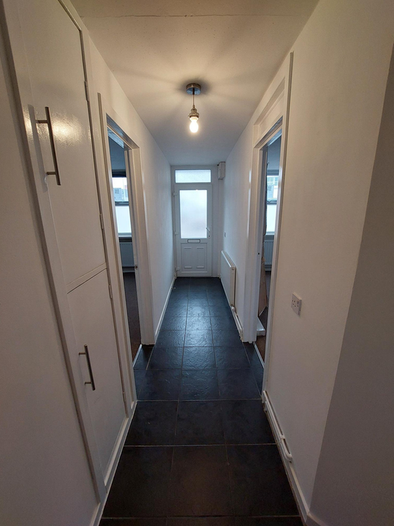 Property photo 2 of 9 Hall