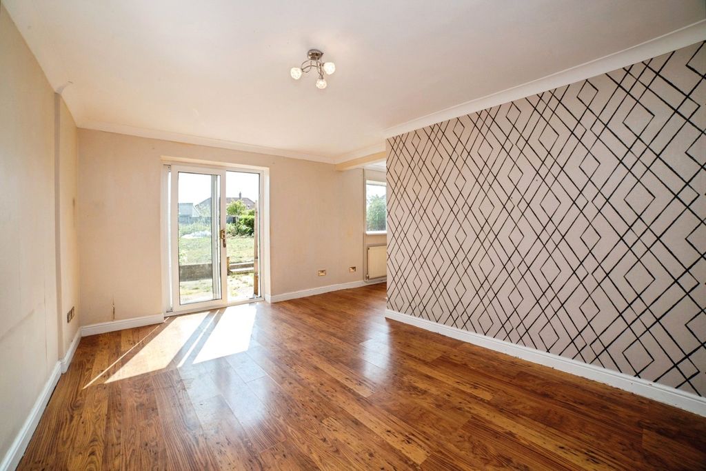 Property photo 2 of 17 Picture No. 22
