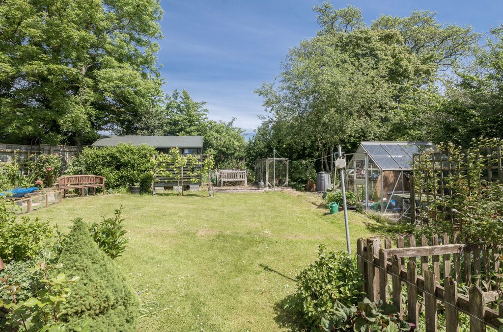 Property photo 2 of 37 30-1290092-68-682...