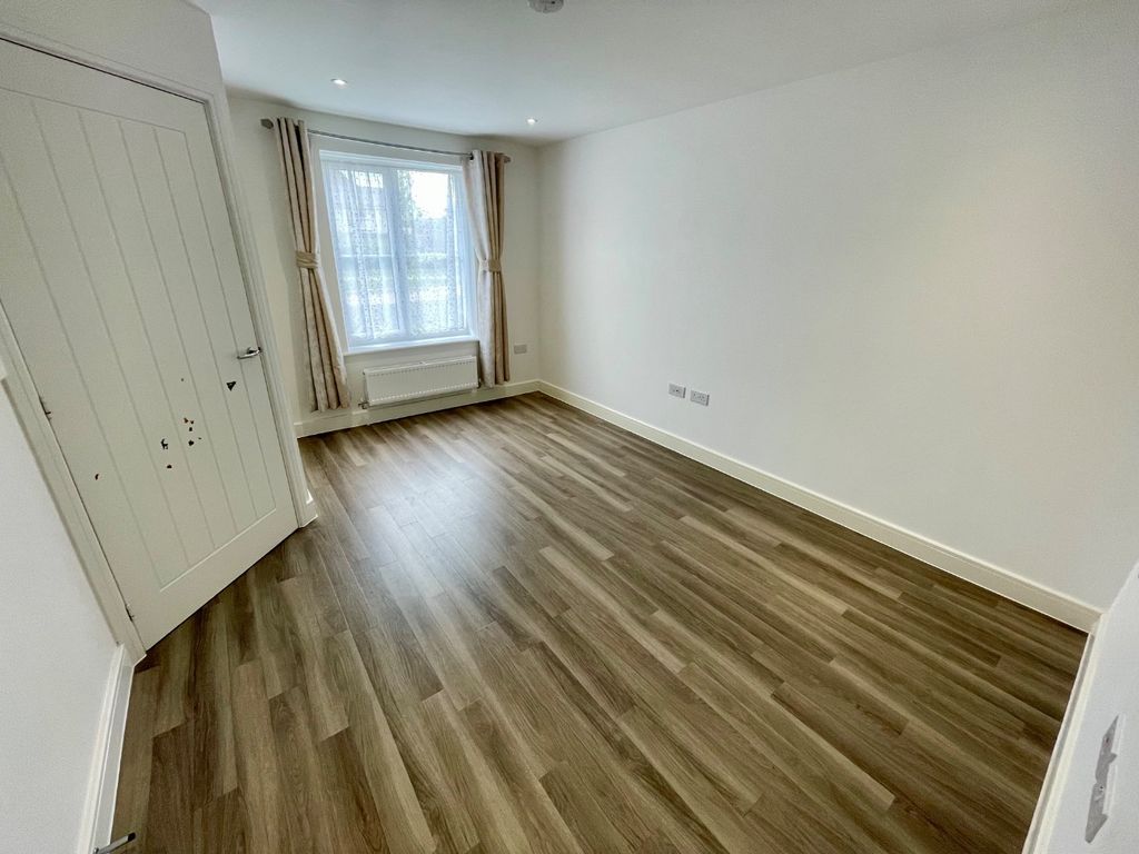 Property photo 3 of 14 5113602