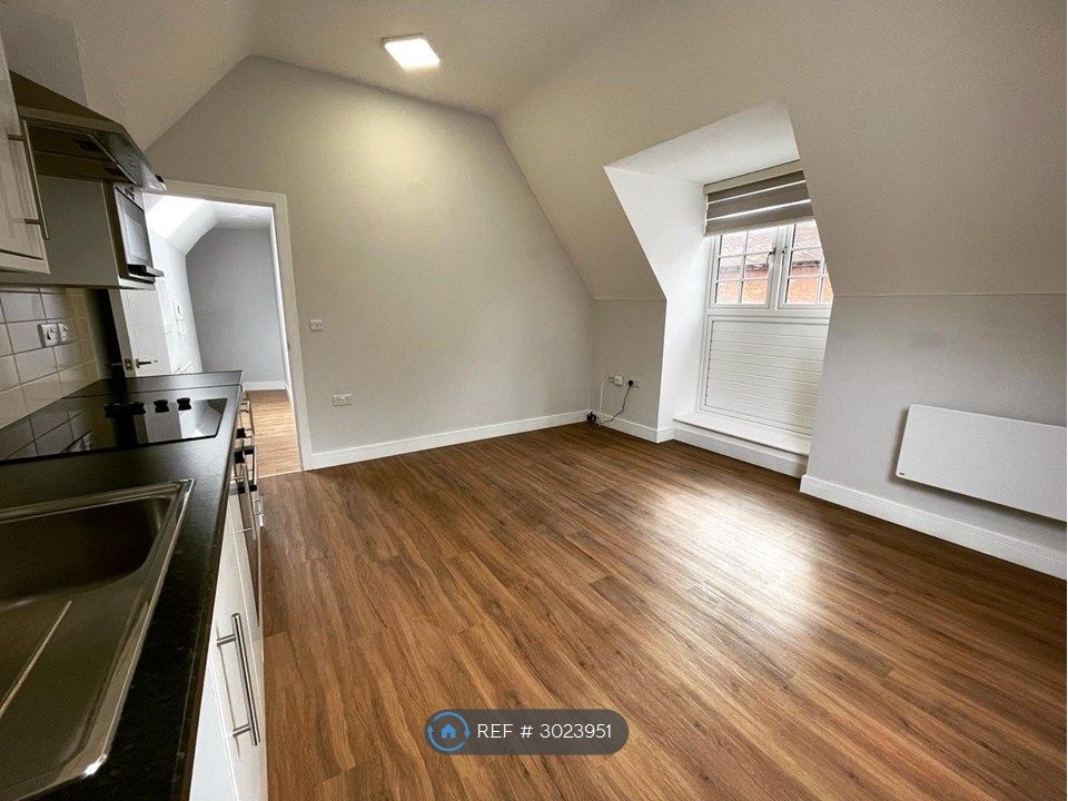 Property photo 1 of 10 Kitchen/Living Room