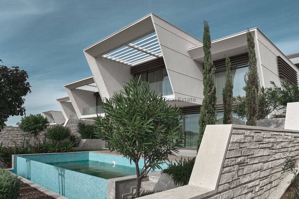 Property photo 2 of 3