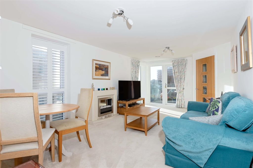 Property photo 3 of 13 Triton House_10.Jpg