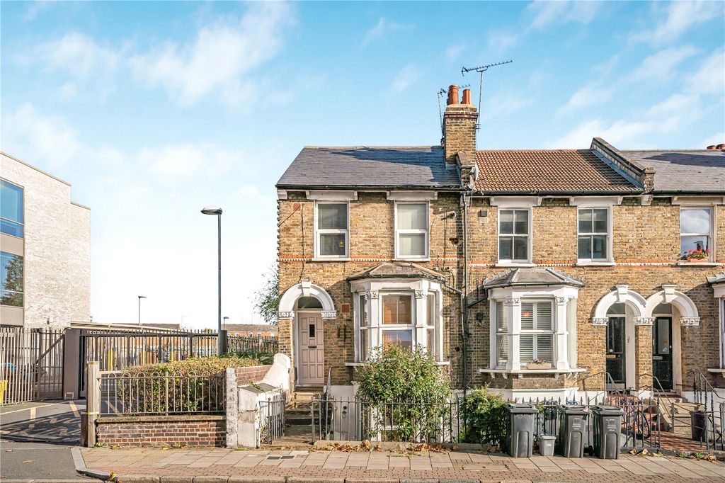 Property photo 3 of 19 External