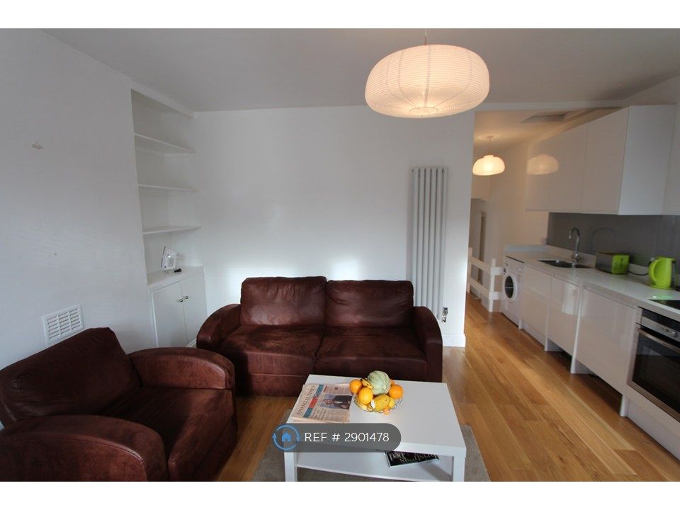 Property photo 3 of 9 Living Room (With Different Furniture)