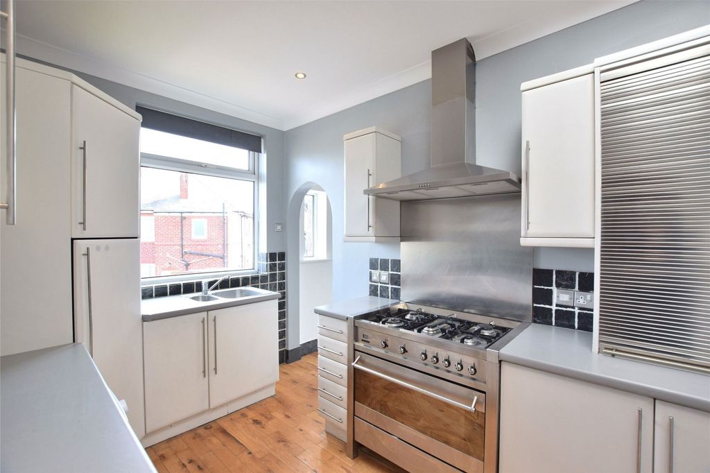 Property photo 1 of 9 Kitchen