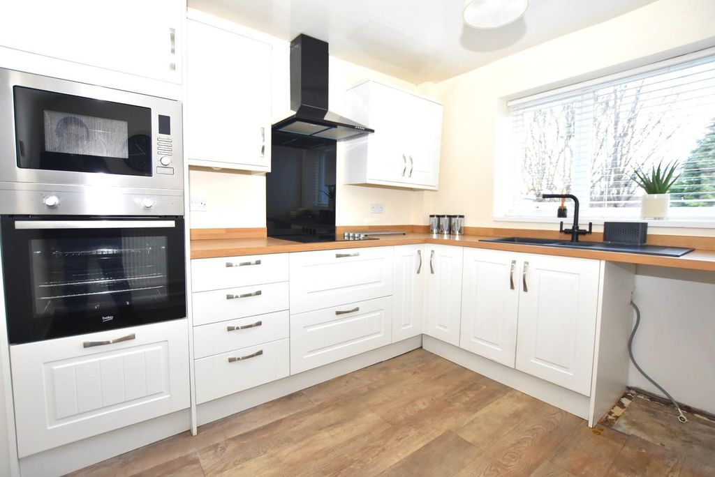 Property photo 3 of 24 Kitchen 3.Jpg