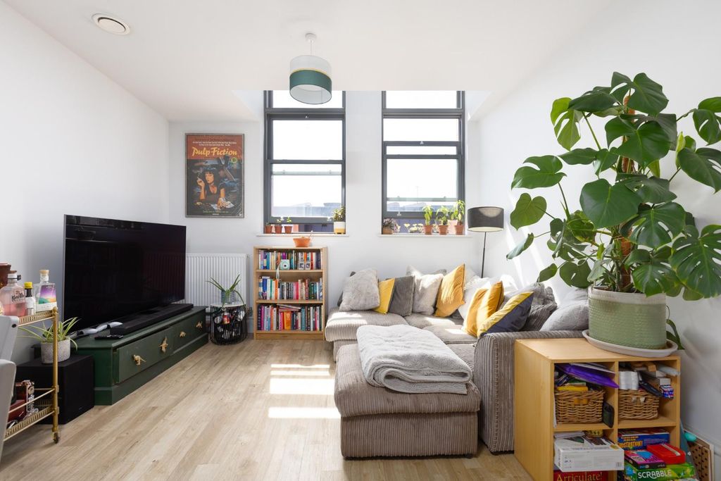 Property photo 1 of 12 39 Regent House-3.Jpg