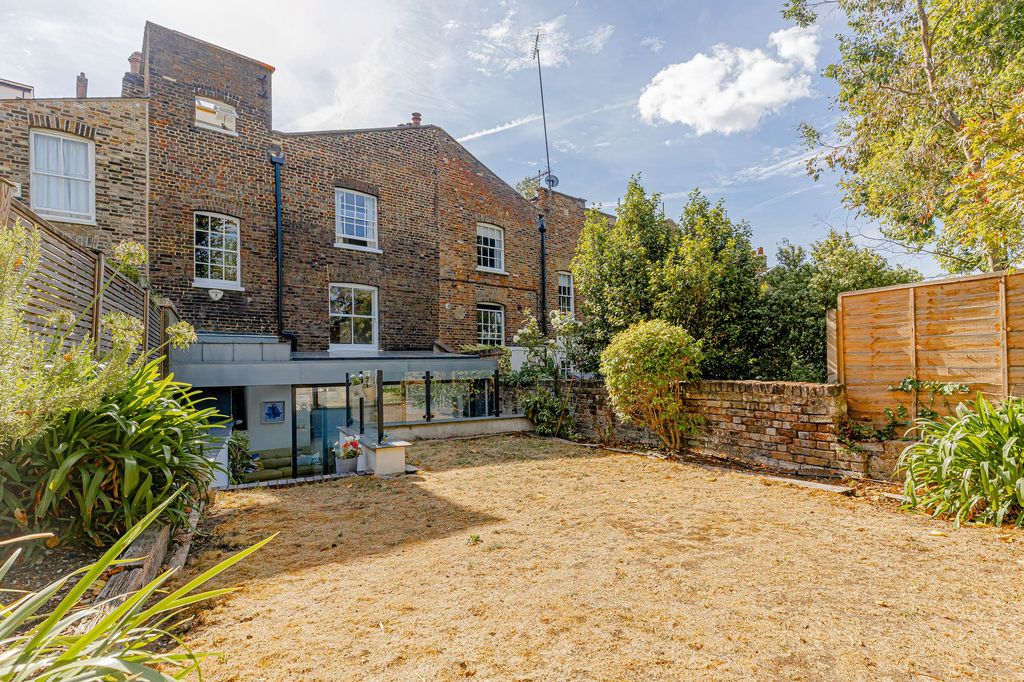 Property photo 3 of 34