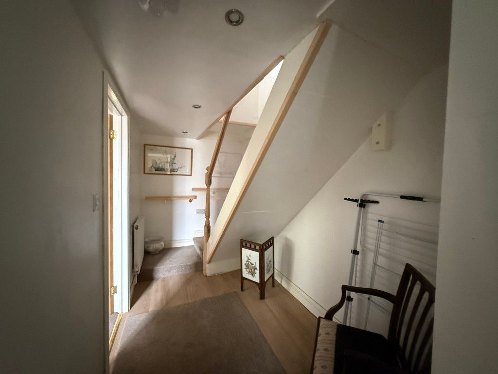 Property photo 3 of 9 Entrance Hall