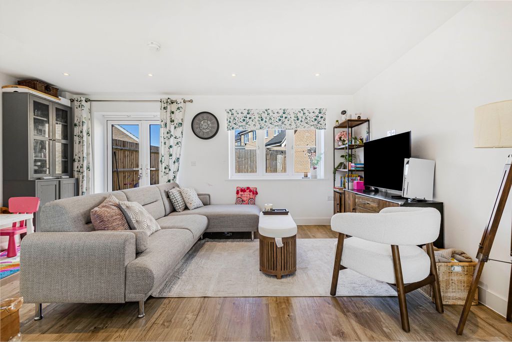 Property photo 3 of 15 1765046