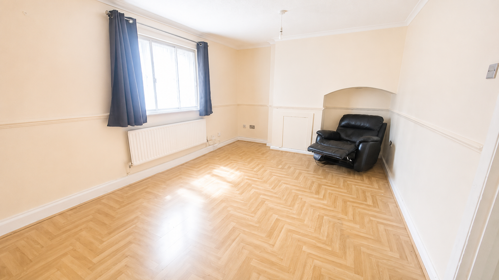 Property photo 2 of 16 Lounge