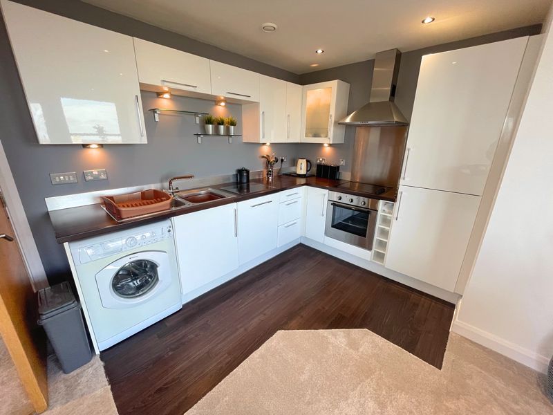 Property photo 3 of 10 Kitchen