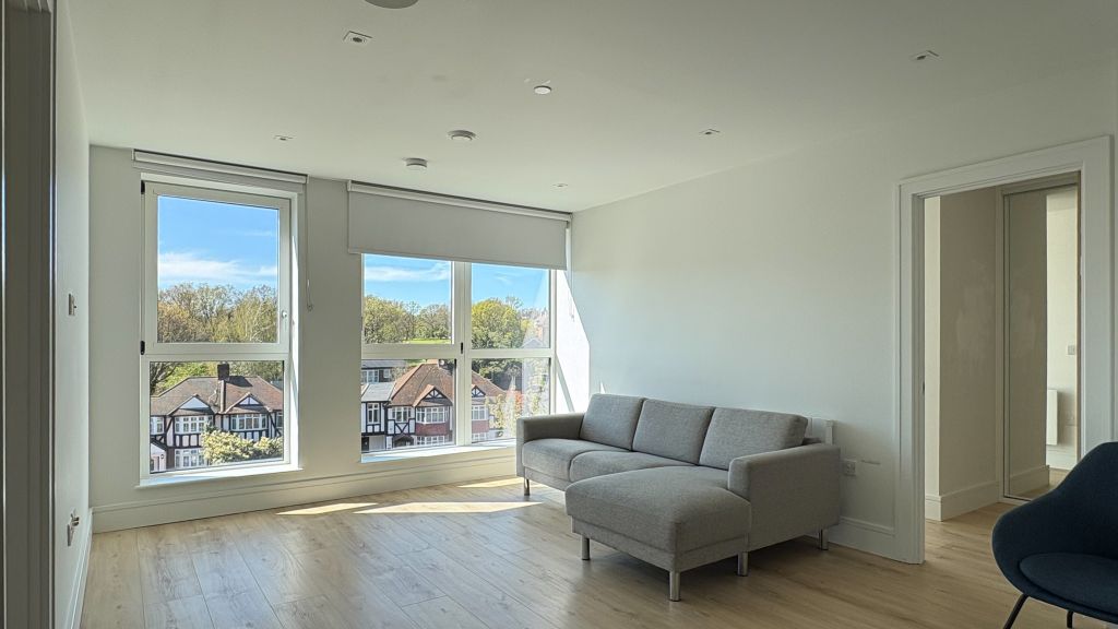 Property photo 1 of 18 Living Room