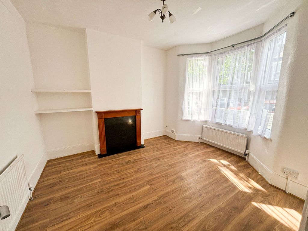 Property photo 2 of 13 Westdown Rd E15