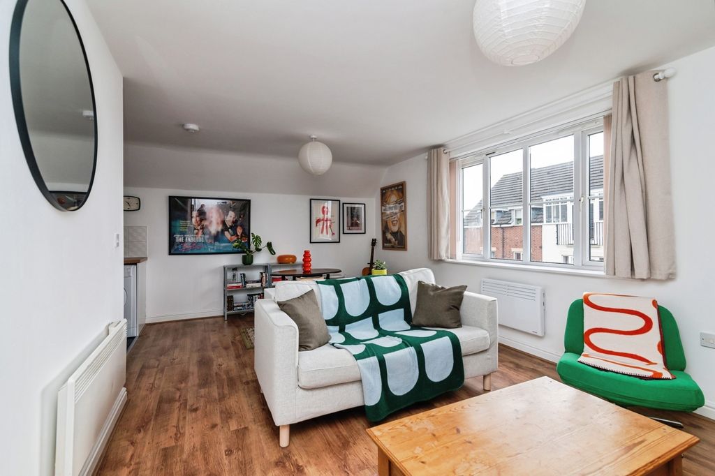 Property photo 2 of 15 Pbox-Img.Jpg