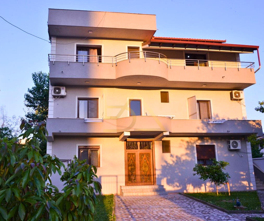 Property photo 1 of 11