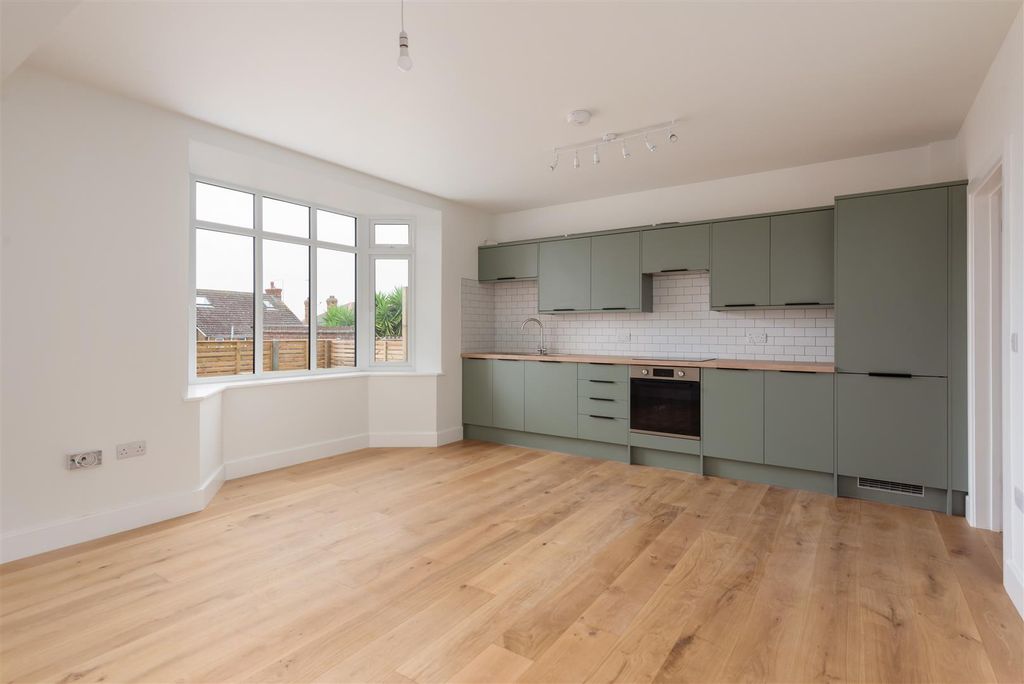 Property photo 1 of 16 Gloucester Road, Tankerton, Whitstable