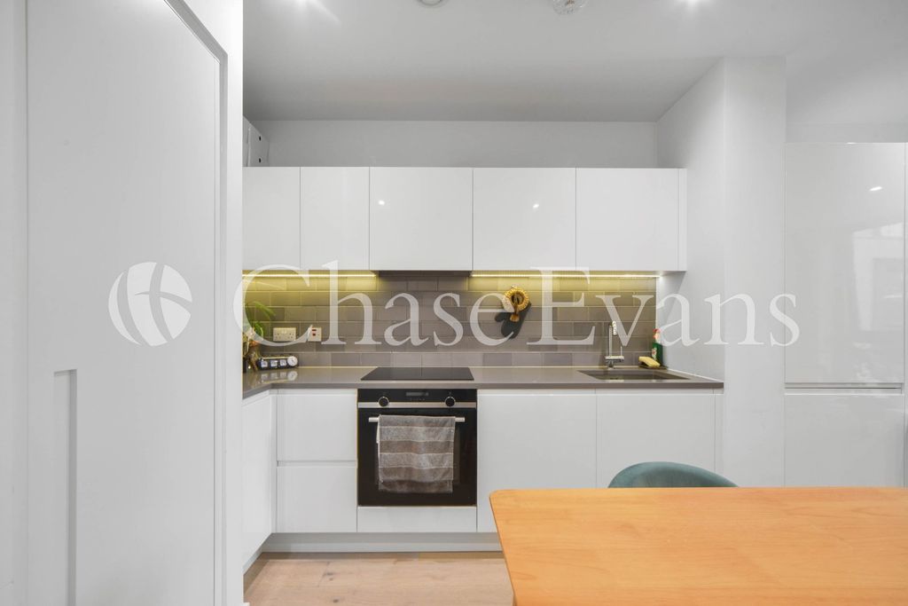 Property photo 2 of 18 Kitchen